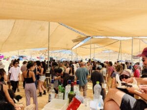 Read more about the article איך מקימים רשת צל גדולה לאירוע – עמודים, עיגונים ומתיחה נכונה בשטח