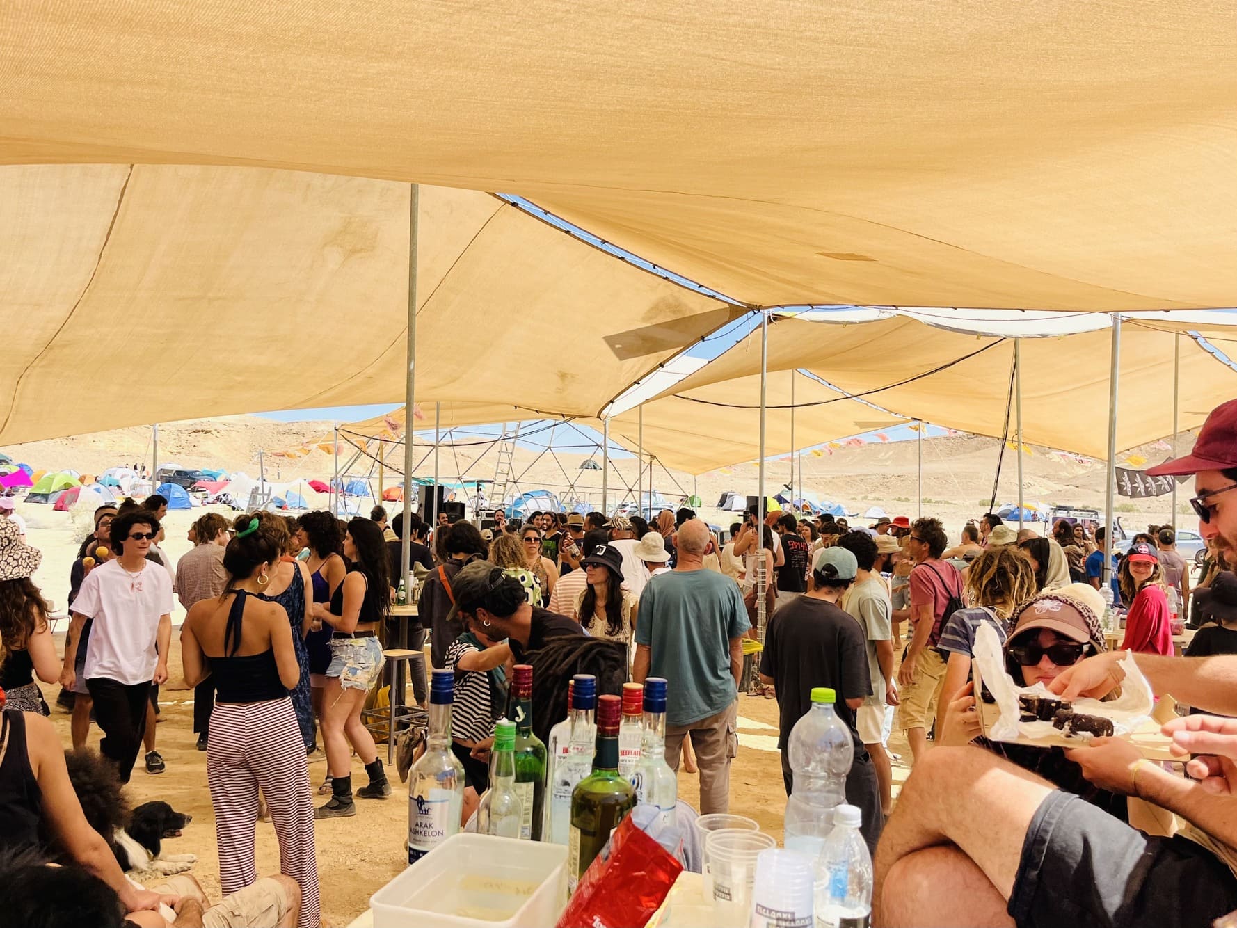Read more about the article איך מקימים רשת צל גדולה לאירוע – עמודים, עיגונים ומתיחה נכונה בשטח